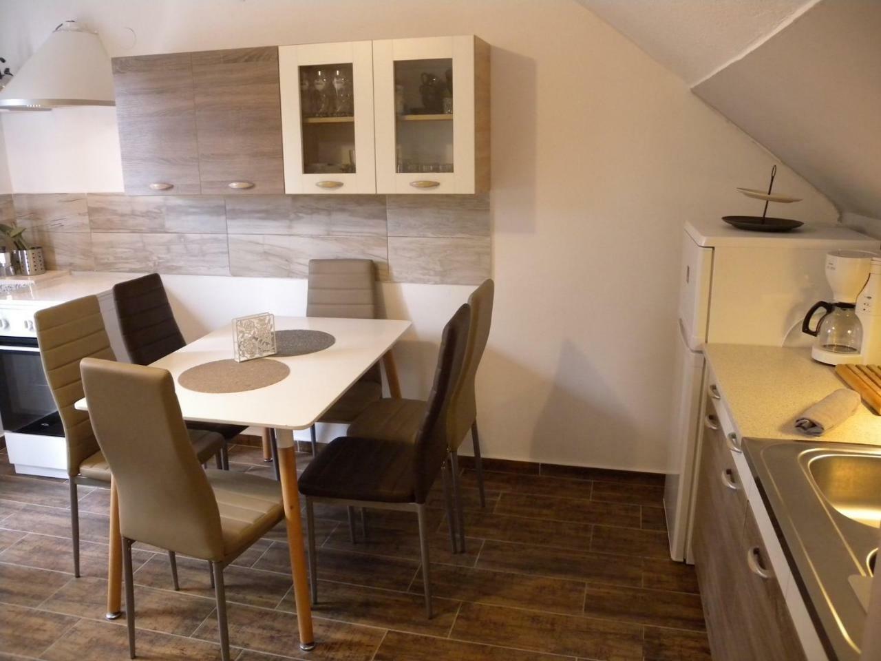 Apartments In Balatongyoeroek 34590 Bilik gambar
